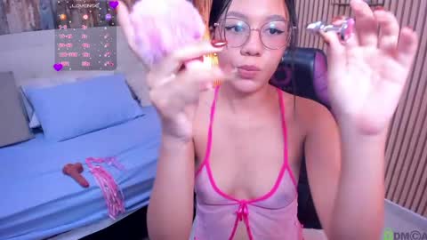 Snapshot of viiolet__moon chatting on May 28, 8:17 pm Violet online show from May 28, 8:17 pm
