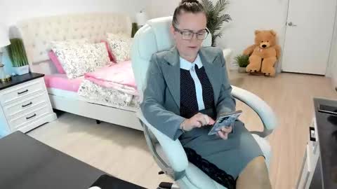 Ukrainian-woman online show from October 21, 1:45 pm
