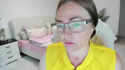 Snapshot of vika7333 chatting on June 17, 10:39 am Ukrainian-woman online show from June 17, 10:39 am