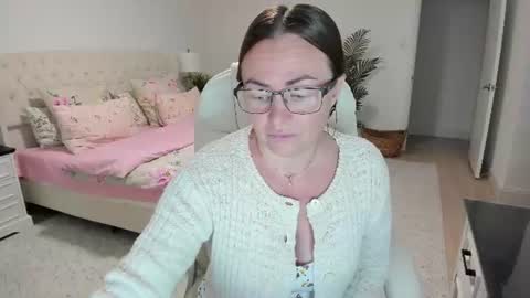 Snapshot of vika7333 chatting on June 18, 10:30 am Ukrainian-woman online show from June 18, 10:30 am