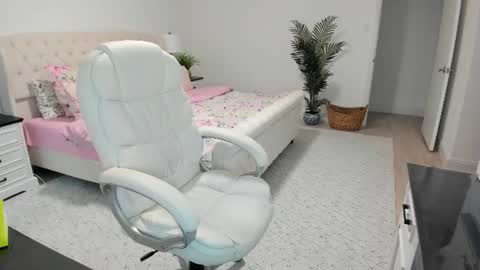 Snapshot of vika7333 chatting on July 8, 11:26 am Ukrainian-woman online show from July 8, 11:26 am