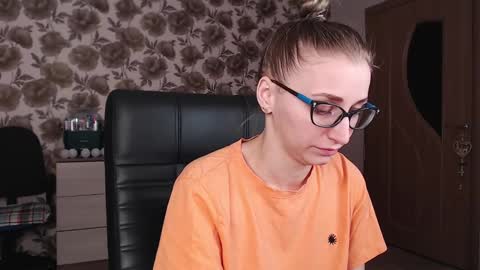 Snapshot of vikaericka chatting on December 13, 7:10 pm Vika online show from December 13, 7:10 pm