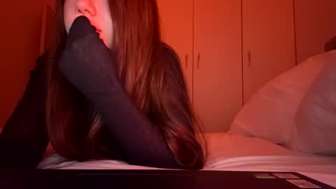 Snapshot of vikawels chatting on April 2, 11:24 pm Vika online show from April 2, 11:24 pm