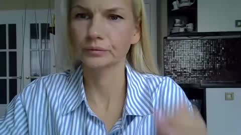 viki_loun5 online show from October 2, 7:04 am
