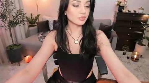 Snapshot of vikibellson chatting on June 24, 6:29 pm Viki Bellson online show from June 24, 6:29 pm