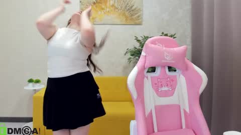 Snapshot of vikijinx chatting on July 4, 12:11 pm VikiJinx online show from July 4, 12:11 pm