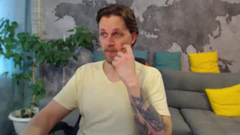 Snapshot of vikingchrisss chatting on April 26, 8:45 am vikingchrisss online show from April 26, 8:45 am