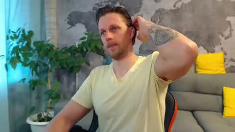 Snapshot of vikingchrisss chatting on May 1, 9:14 am vikingchrisss online show from May 1, 9:14 am