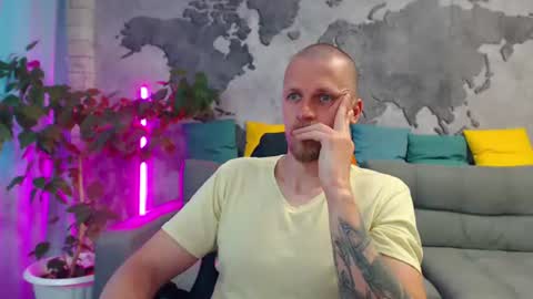 Snapshot of vikingchrisss chatting on July 18, 10:52 am vikingchrisss online show from July 18, 10:52 am