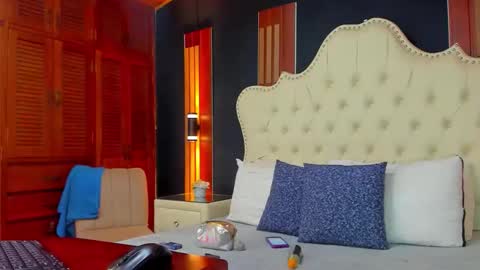 Snapshot of vikitomson chatting on May 27, 1:08 pm vikiTomson online show from May 27, 1:08 pm