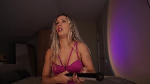 VIKKI online show from November 11, 12:05 pm