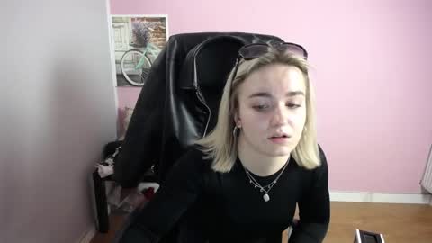 Snapshot of viktoria_lovely chatting on April 29, 11:03 am viktoria_lovely online show from April 29, 11:03 am