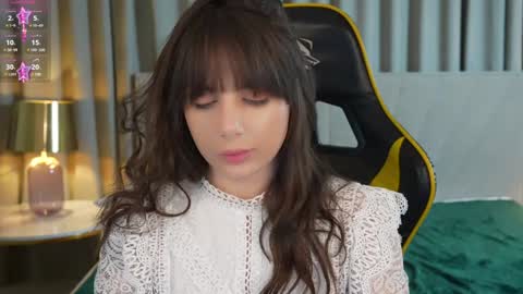 Snapshot of viktoria_storm chatting on December 4, 10:24 am Alisa online show from December 4, 10:24 am