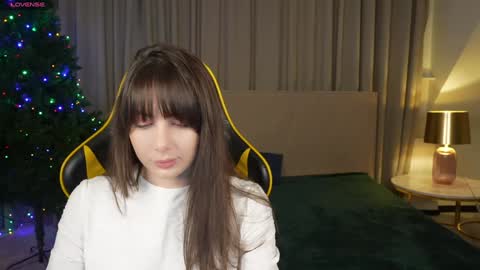 Snapshot of viktoria_storm chatting on December 14, 7:57 pm Alisa online show from December 14, 7:57 pm