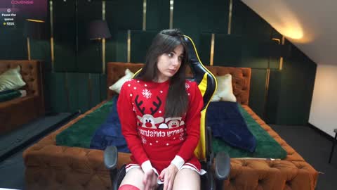 Snapshot of viktoria_storm chatting on December 25, 8:17 pm Alisa online show from December 25, 8:17 pm