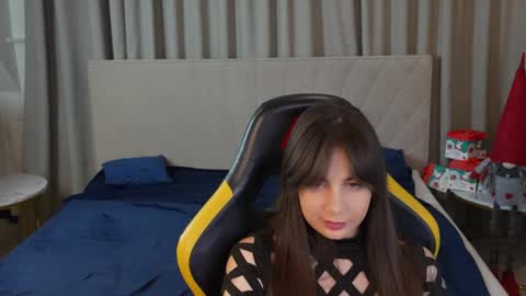 Snapshot of viktoria_storm chatting on January 16, 8:11 am Alisa online show from January 16, 8:11 am