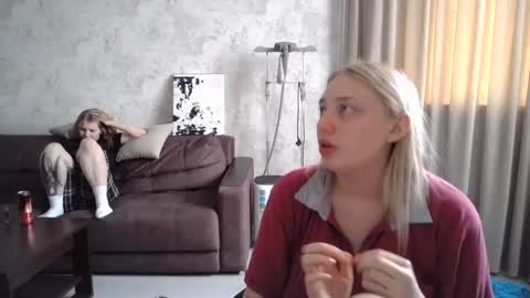 Snapshot of viktorlonsky chatting on December 12, 8:47 am viktorlonsky online show from December 12, 8:47 am