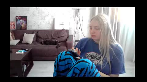 Snapshot of viktorlonsky chatting on February 18, 9:21 am viktorlonsky online show from February 18, 9:21 am