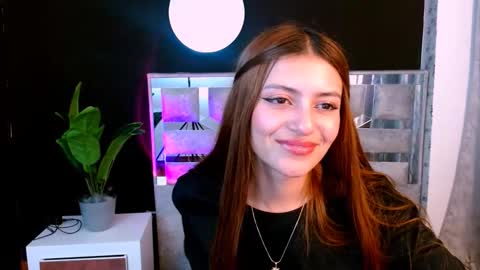 Snapshot of viky_evanss chatting on October 14, 7:36 pm viky_evanss online show from October 14, 7:36 pm