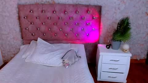 viky_evanss online show from February 4, 6:58 pm