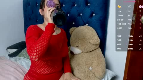 vikysexy28 online show from April 6, 10:44 pm