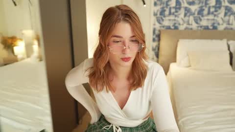 Snapshot of villanelle_l chatting on June 13, 12:36 pm Lana online show from June 13, 12:36 pm