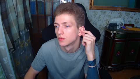 Snapshot of vince__dice chatting on January 4, 12:05 am Dimoooooon online show from January 4, 12:05 am