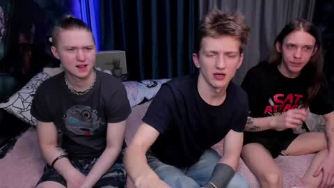 Snapshot of vince__dice chatting on February 1, 8:37 pm Dimoooooon online show from February 1, 8:37 pm