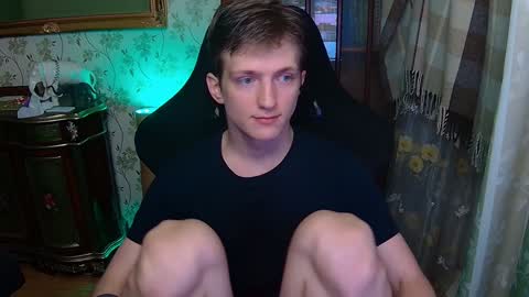 Snapshot of vince__dice chatting on February 3, 10:00 pm Dimoooooon online show from February 3, 10:00 pm