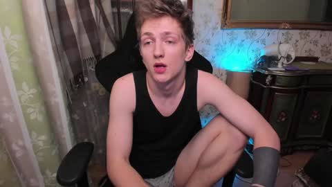 Snapshot of vince__dice chatting on February 6, 10:21 pm Dimoooooon online show from February 6, 10:21 pm