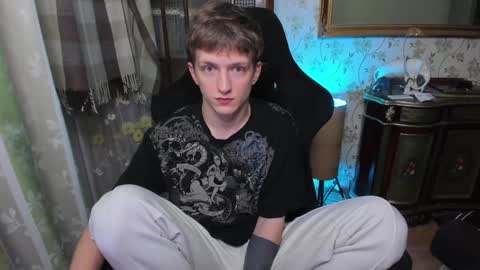 Snapshot of vince__dice chatting on February 8, 1:32 am Dimoooooon online show from February 8, 1:32 am