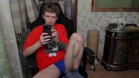 Snapshot of vince__dice chatting on February 13, 3:50 am Dimoooooon online show from February 13, 3:50 am