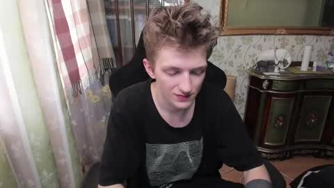 Snapshot of vince__dice chatting on February 14, 9:34 am Dimoooooon online show from February 14, 9:34 am