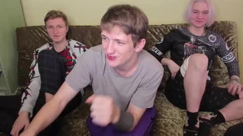 Snapshot of vince__dice chatting on February 15, 9:49 am Dimoooooon online show from February 15, 9:49 am