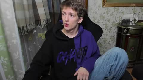 Snapshot of vince__dice chatting on February 20, 9:09 pm Dimoooooon online show from February 20, 9:09 pm