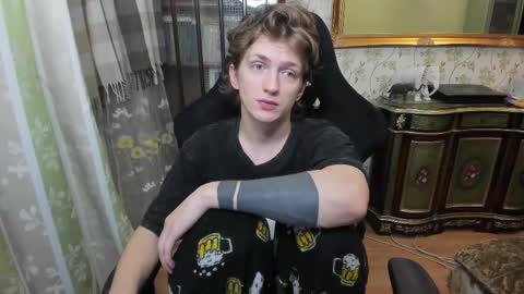 Snapshot of vince__dice chatting on January 12, 7:41 pm Dimoooooon online show from January 12, 7:41 pm