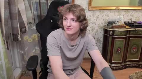 Snapshot of vince__dice chatting on February 1, 12:31 am Dimoooooon online show from February 1, 12:31 am