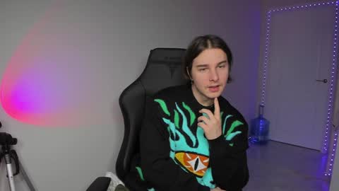 Vincent Strong online show from December 18, 2:38 pm