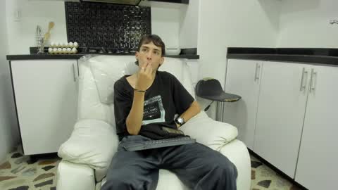 Snapshot of vincenthunter chatting on December 8, 12:07 am Vincent online show from December 8, 12:07 am