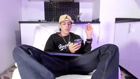 Snapshot of vincenthunter chatting on January 22, 10:26 pm Vincent online show from January 22, 10:26 pm