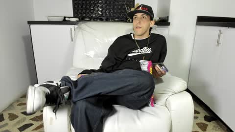 Snapshot of vincenthunter chatting on January 27, 10:27 pm Vincent online show from January 27, 10:27 pm