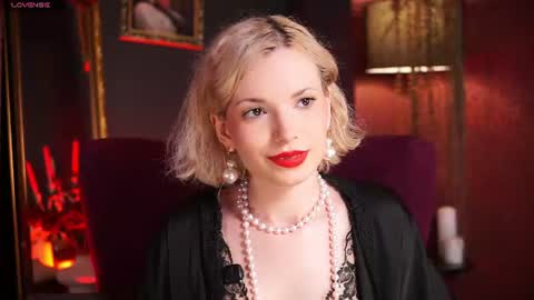 Snapshot of vinyl_kiss chatting on July 24, 8:51 pm Carrie Next streams Sat Sun 3pm-11pm EST online show from July 24, 8:51 pm