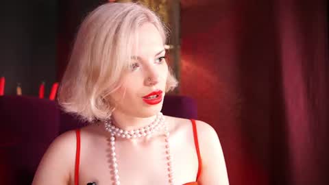 Snapshot of vinyl_kiss chatting on July 28, 9:03 pm Carrie Next streams Sat Sun 3pm-11pm EST online show from July 28, 9:03 pm