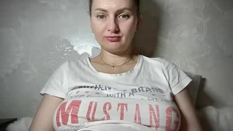Snapshot of viola_1 chatting on April 19, 11:42 am Funny girl online show from April 19, 11:42 am