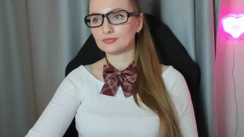 Snapshot of viola_1 chatting on April 30, 8:57 pm Funny girl online show from April 30, 8:57 pm