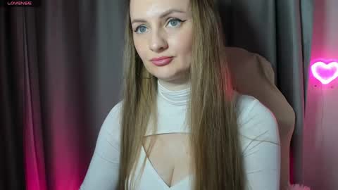 Snapshot of viola_1 chatting on May 5, 7:33 pm Funny girl online show from May 5, 7:33 pm