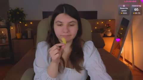 Viola online show from April 4, 8:06 pm