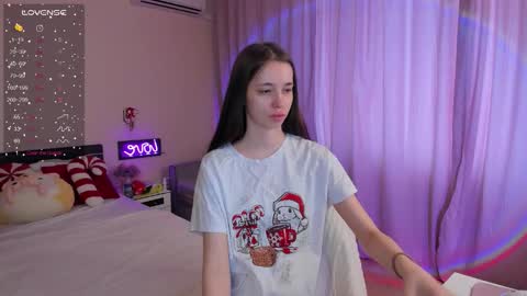 Snapshot of violarivera chatting on March 9, 8:29 am violarivera online show from March 9, 8:29 am