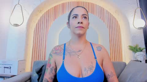 Violette online show from April 8, 10:26 am