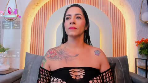Snapshot of violeet_scottt chatting on May 5, 10:01 am Violette online show from May 5, 10:01 am